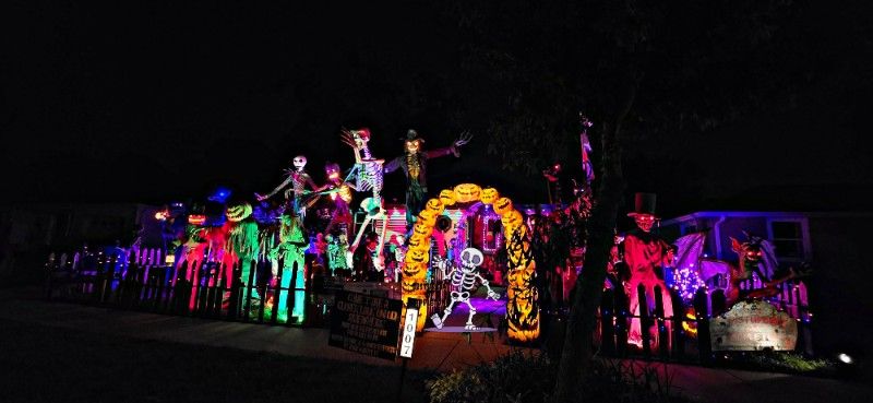 Halloween Houses That Go WAY Beyond a&nbsp;Jack-o’-Lantern